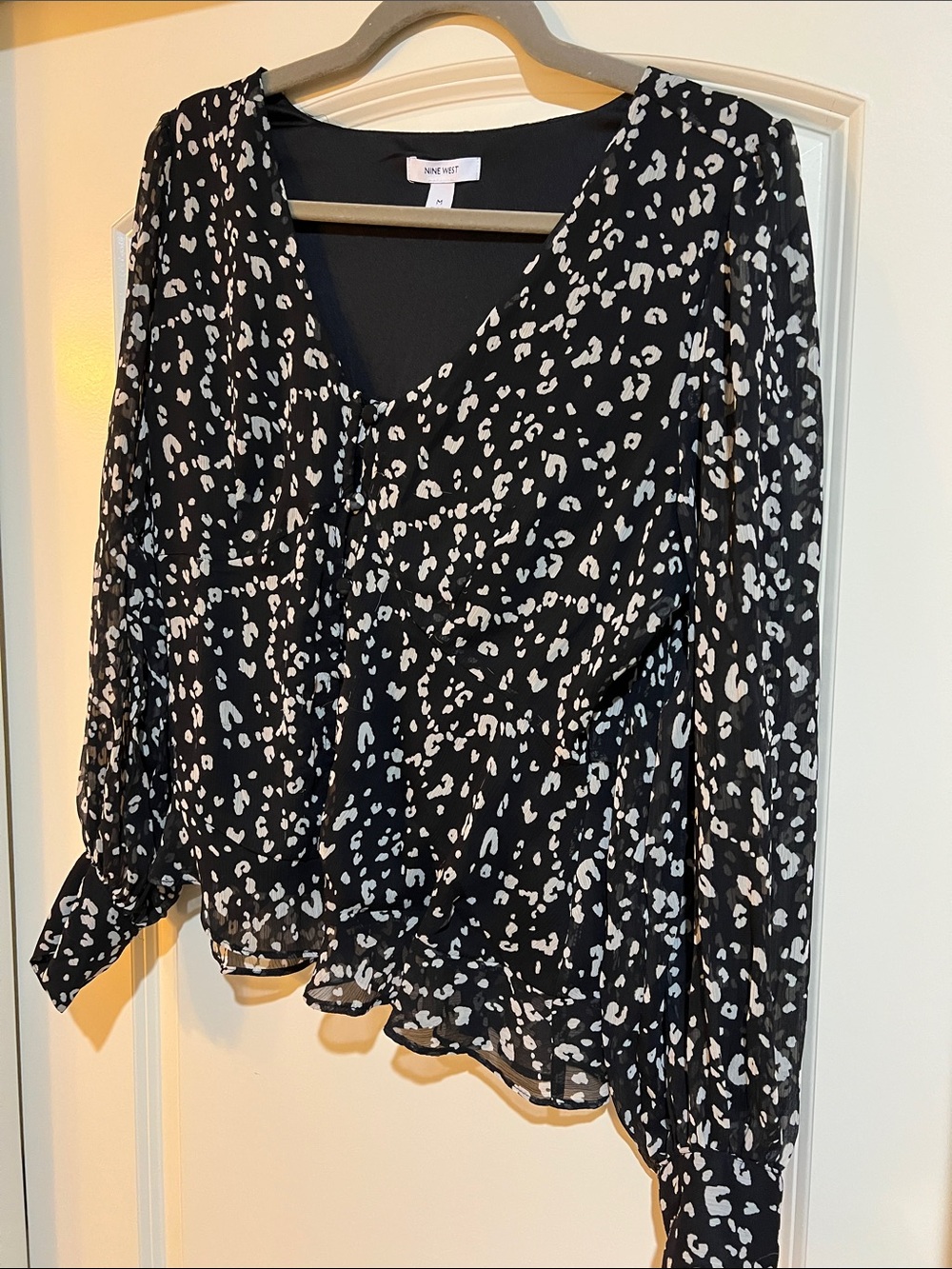 Nine West Black and White Leopard Print V-Neck Blouse H366